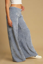 Load image into Gallery viewer, Umgee Elastic Waist Wide Leg Pants