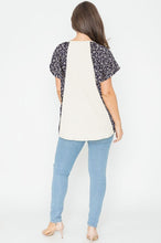 Load image into Gallery viewer, Crinkle Ditsy Floral Contrast Tunic