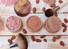 Load image into Gallery viewer, All-Natural Bronzer Loose Powder. Vegan.