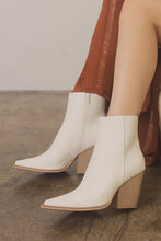 Load image into Gallery viewer, D-SONIA-Western, Ankle Boot