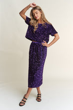 Load image into Gallery viewer, J.NNA Sequin Short Sleeve Crop T-Shirt