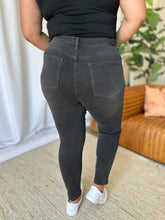 Load image into Gallery viewer, RFM Full Size High Rise Tummy Control Skinny Jeans