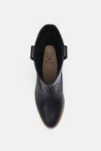 Load image into Gallery viewer, Beast Fashion Butterfly Cut Detail Point Toe Boots