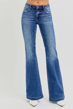 Load image into Gallery viewer, RISEN Plus Size Low Rise Flare Jeans with Pockets