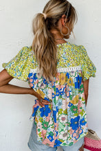 Load image into Gallery viewer, Green Bubble Sleeve Lace Trim Floral Mixed Print Blouse
