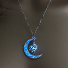 Load image into Gallery viewer, Glowing Pendant Silver Plated Chain Necklaces
