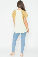 Load image into Gallery viewer, Crinkle Ditsy Floral Contrast Tunic
