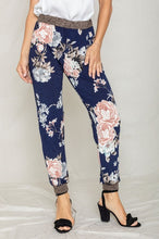 Load image into Gallery viewer, Plus Rose Print Ruched Jogger
