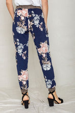 Load image into Gallery viewer, Plus Rose Print Ruched Jogger
