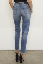 Load image into Gallery viewer, High Rise Girlfriend Jeans
