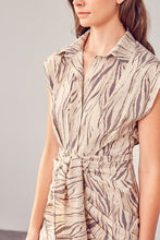 Load image into Gallery viewer, Printed Front Tie Dress

