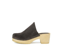 Load image into Gallery viewer, RAG &amp; CO DARCIE Taupe Suede Clogs
