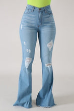 Load image into Gallery viewer, Skylar Flare Denim Jeans in Light Wash
