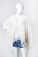 Load image into Gallery viewer, Floral Embroidered Stitch Kimono
