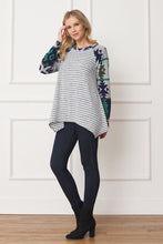 Load image into Gallery viewer, Tribal Sleeve Handkerchief Tunic
