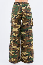 Load image into Gallery viewer, Utility Cargo Pants in Camo
