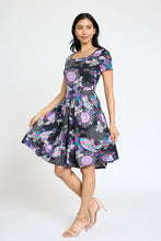 Load image into Gallery viewer, Plus Medallion Short Sleeve Pleated Midi Dress
