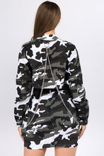 Load image into Gallery viewer, American Bazi Camouflage Cropped Jacket with Chains
