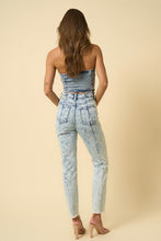 Load image into Gallery viewer, High Rise Slim Tapered Jeans
