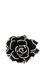 Load image into Gallery viewer, Flower Charm Accent Chain Belt
