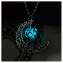 Load image into Gallery viewer, Glowing Pendant Silver Plated Chain Necklaces
