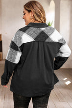 Load image into Gallery viewer, Plus Size Plaid Snap Down Jacket with Pockets
