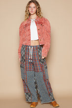 Load image into Gallery viewer, POL Raw Hem Button Up Cropped Denim Jacket

