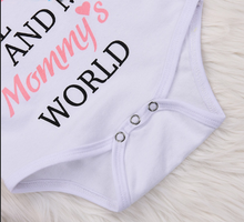 Load image into Gallery viewer, 3pc Set - Baby - Girl -  I&#39;M MY DADDY&#39;S GIRL &amp; MY MOMMY&#39;S WORLD - Baby Onesie + Floral Diaper Cover + Headband - Sizes 0-18mths Ti Amo I love you
