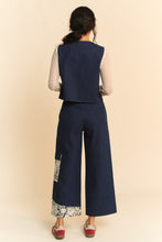 Load image into Gallery viewer, Davi &amp; Dani Lace Applique Wide Leg Jeans
