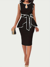 Load image into Gallery viewer, Plus Size Cutout Contrast Sleeveless Dress
