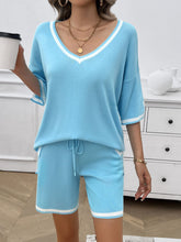 Load image into Gallery viewer, Contrast Trim V-Neck Top and Shorts Set
