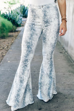 Load image into Gallery viewer, White Western Fashion High Waist Snakeskin Print Flare Pants
