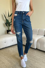 Load image into Gallery viewer, Judy Blue Plus Size Queen Of Hearts Coin Pocket BF Jeans
