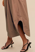 Load image into Gallery viewer, Annie Wear Smocked Puff Sleeve Midi Dress
