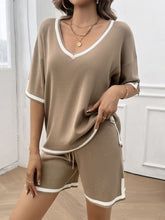 Load image into Gallery viewer, Contrast Trim V-Neck Top and Shorts Set
