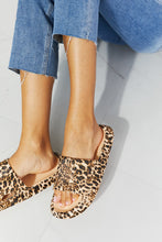 Load image into Gallery viewer, MMShoes Arms Around Me Open Toe Slide in Leopard Ti Amo I love you
