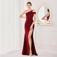 Load image into Gallery viewer, Toast Dress Bride Long Sleeveless Red Appreciation Dinner Slim Fit Fishtail Wedding Dress
