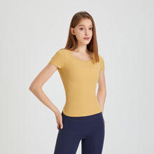 Load image into Gallery viewer, Chick yellow

