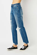 Load image into Gallery viewer, Judy Blue Plus Size Queen Of Hearts Coin Pocket BF Jeans
