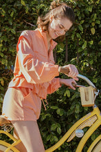 Load image into Gallery viewer, Crinkle Woven Cropped Jacket
