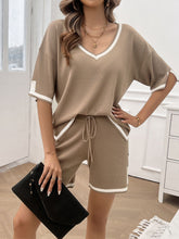 Load image into Gallery viewer, Contrast Trim V-Neck Top and Shorts Set
