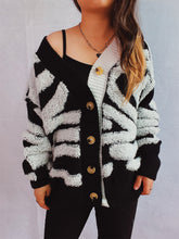 Load image into Gallery viewer, Contrast Button Up Long Sleeve Cardigan
