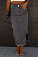 Load image into Gallery viewer, Black Raw Edge Side Slits Buttoned Midi Denim Skirt
