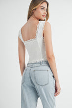 Load image into Gallery viewer, MABLE Pleated Front Detail Straight Jeans
