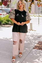 Load image into Gallery viewer, Black Daisy Printed Short Bubble Sleeve Plus Size Tunic Top
