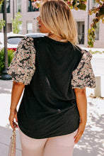 Load image into Gallery viewer, Black Daisy Printed Short Bubble Sleeve Plus Size Tunic Top
