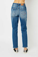 Load image into Gallery viewer, Judy Blue Plus Size Queen Of Hearts Coin Pocket BF Jeans
