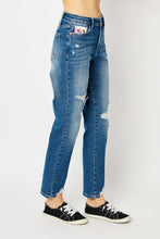 Load image into Gallery viewer, Judy Blue Plus Size Queen Of Hearts Coin Pocket BF Jeans
