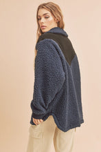 Load image into Gallery viewer, Aemi+Co Two Tone Half Zip Fleece Sweatshirt
