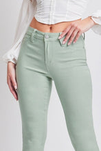 Load image into Gallery viewer, YMI Jeanswear Hyperstretch Mid-Rise Skinny Jeans
